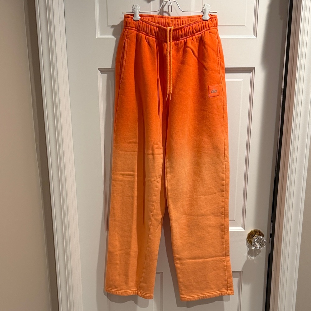 ALO Yoga LIKE NEW ! Vibrant Orange straight leg sweats! Great for cool weather !